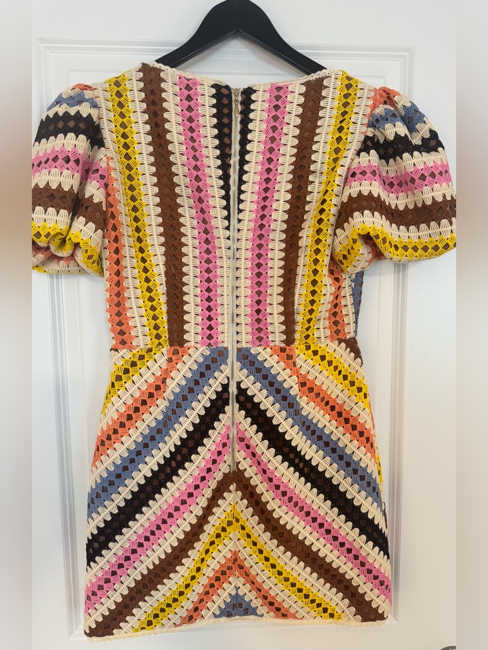 Like New! Elliatt Puff-Sleeve Mini Dress/ Medium - Picture 6 of 8